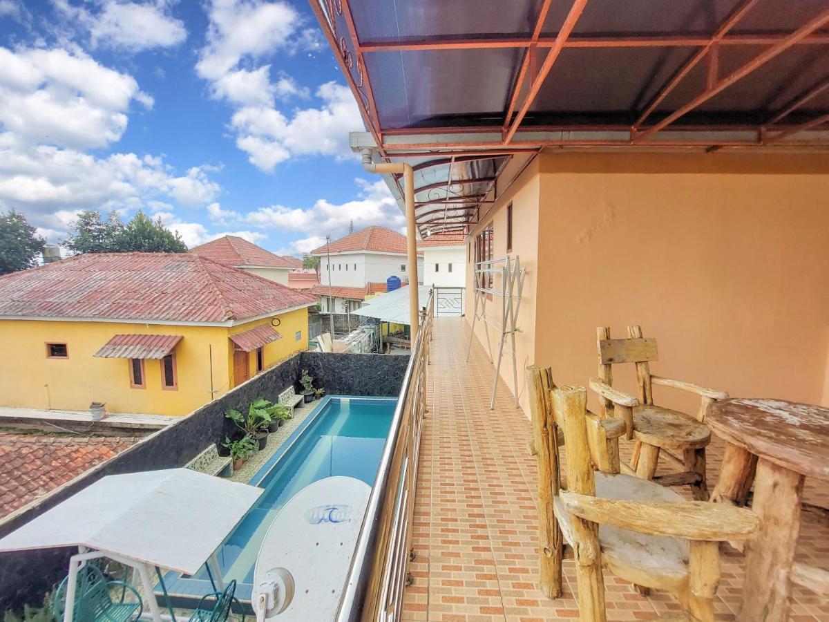 Villa Samsu By Puncak Holiday Cianjur Exterior foto