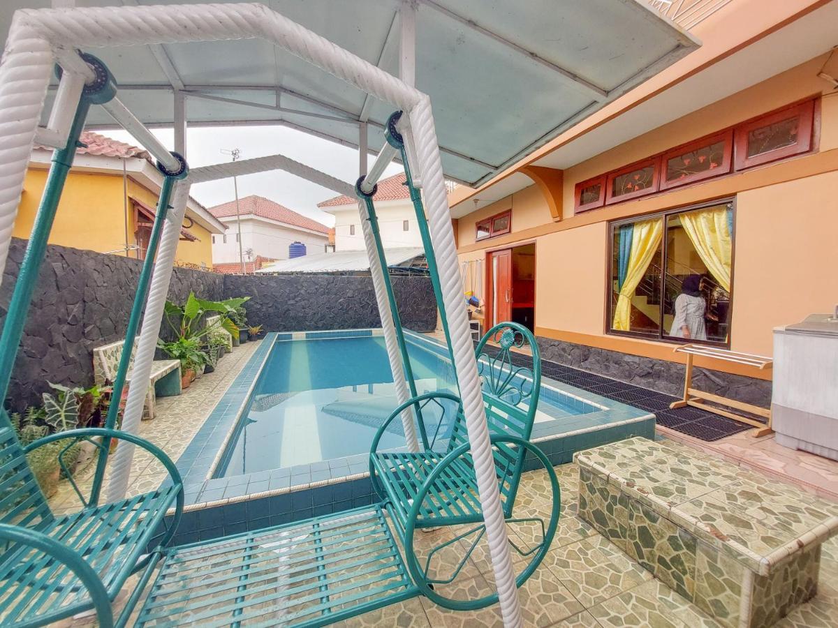 Villa Samsu By Puncak Holiday Cianjur Exterior foto