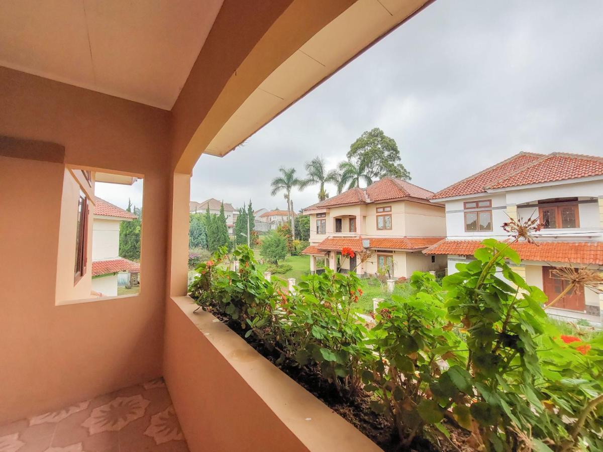 Villa Samsu By Puncak Holiday Cianjur Exterior foto